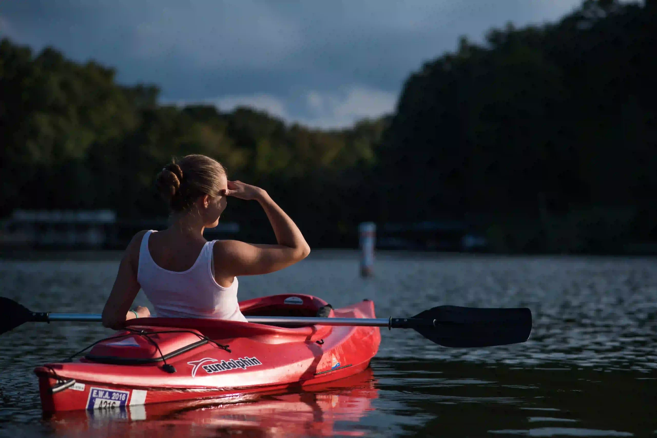 Femme en kayak